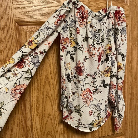 Off the shoulder floral top - Picture 2 of 6
